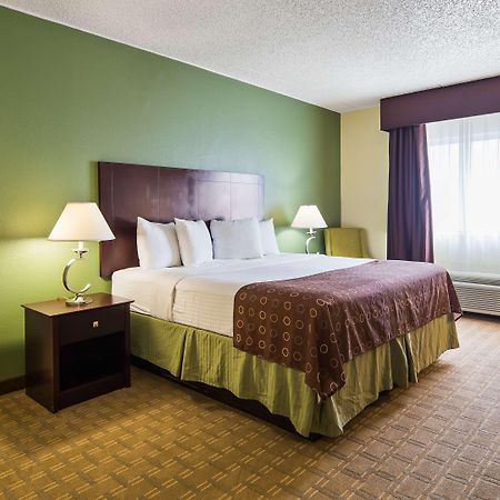 Brook Park Best Western Airport Inn & Suites Cleveland מראה חיצוני תמונה