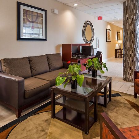 Brook Park Best Western Airport Inn & Suites Cleveland מראה חיצוני תמונה