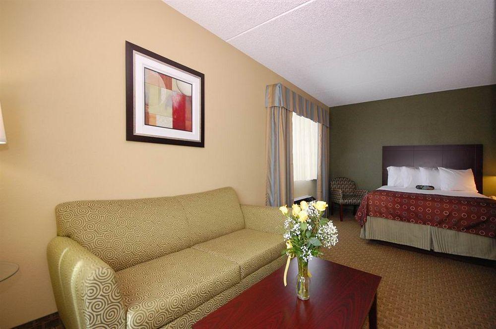 Brook Park Best Western Airport Inn & Suites Cleveland מראה חיצוני תמונה