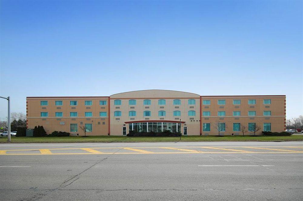 Brook Park Best Western Airport Inn & Suites Cleveland מראה חיצוני תמונה