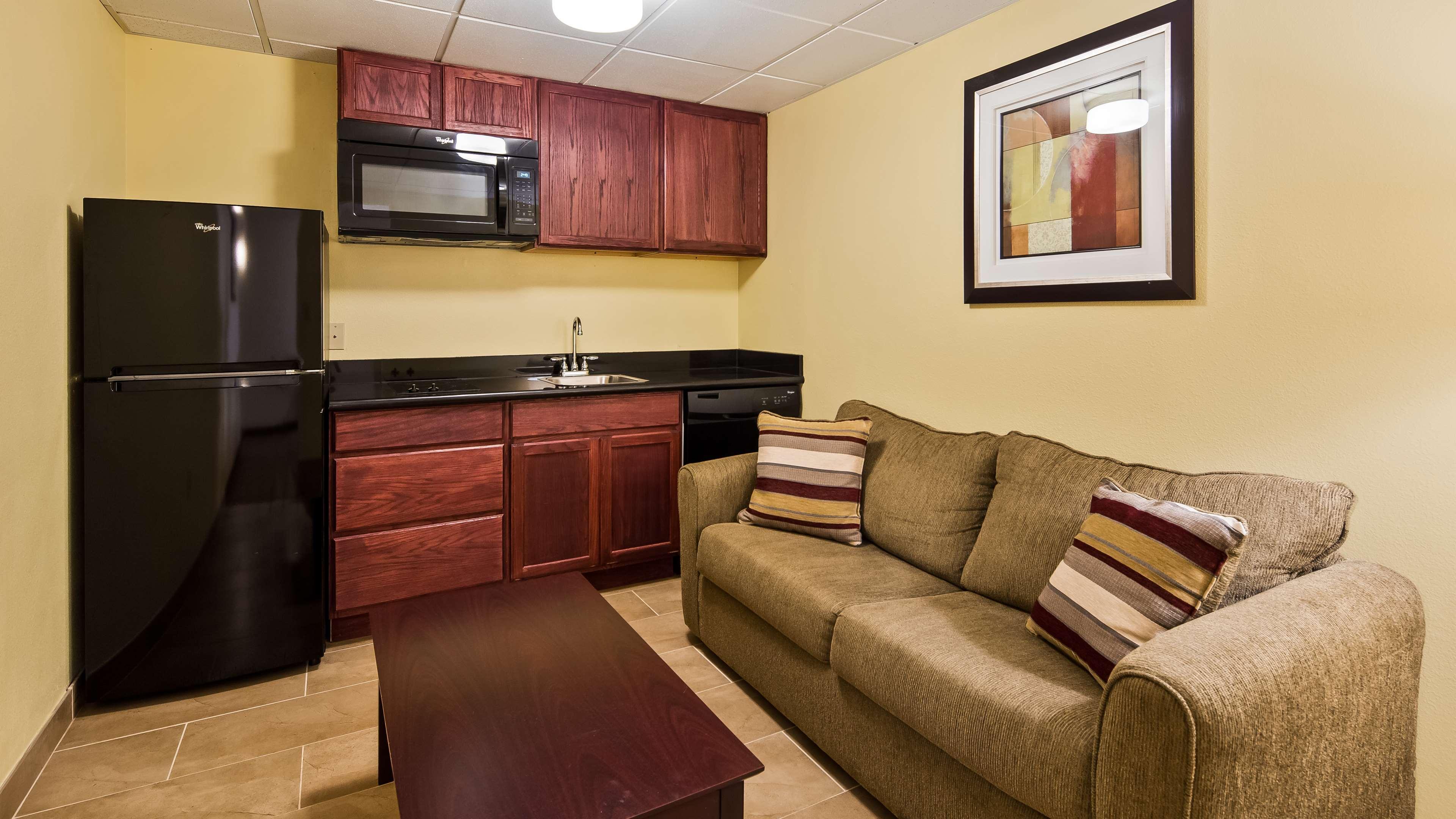Brook Park Best Western Airport Inn & Suites Cleveland מראה חיצוני תמונה