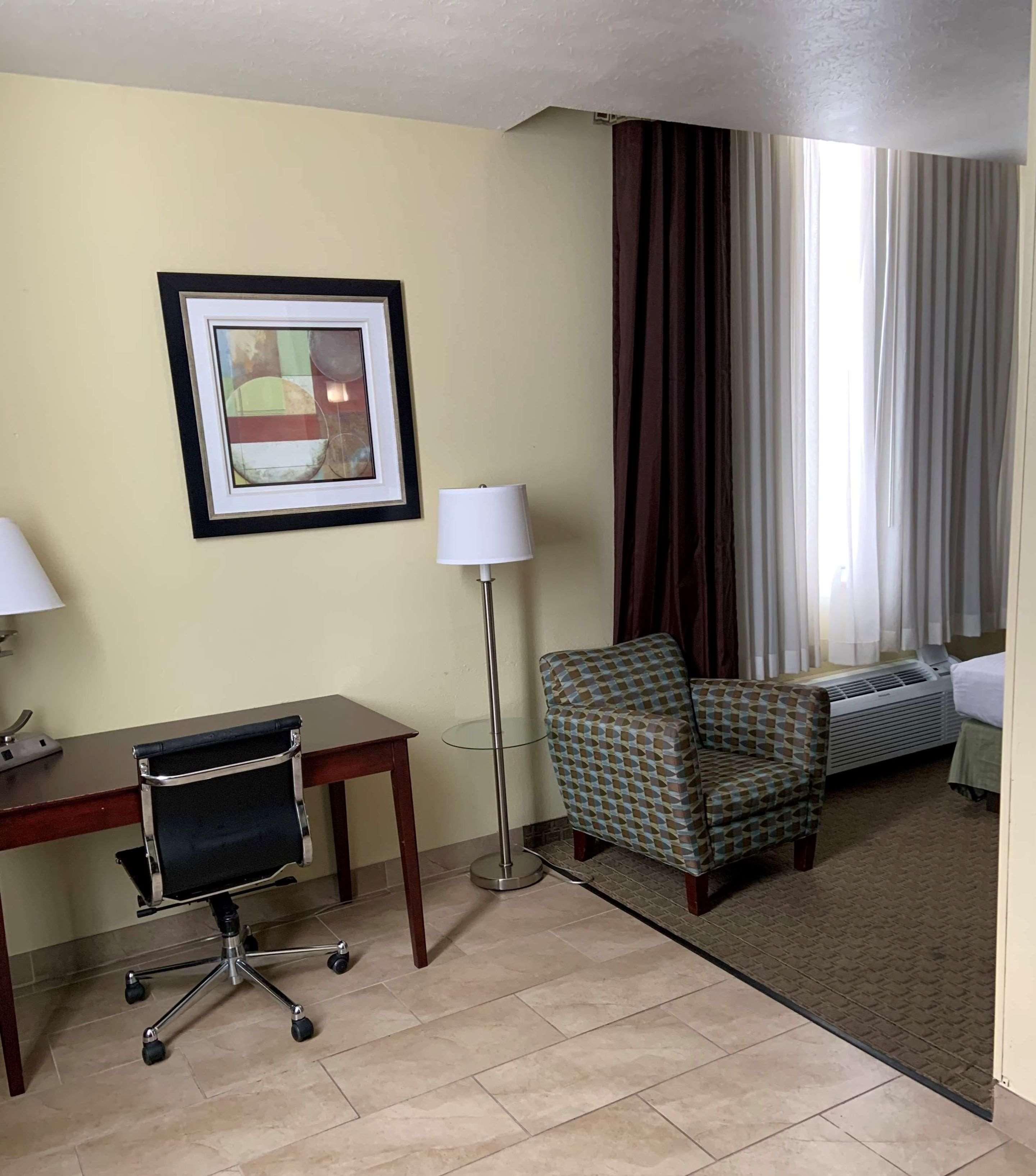Brook Park Best Western Airport Inn & Suites Cleveland מראה חיצוני תמונה