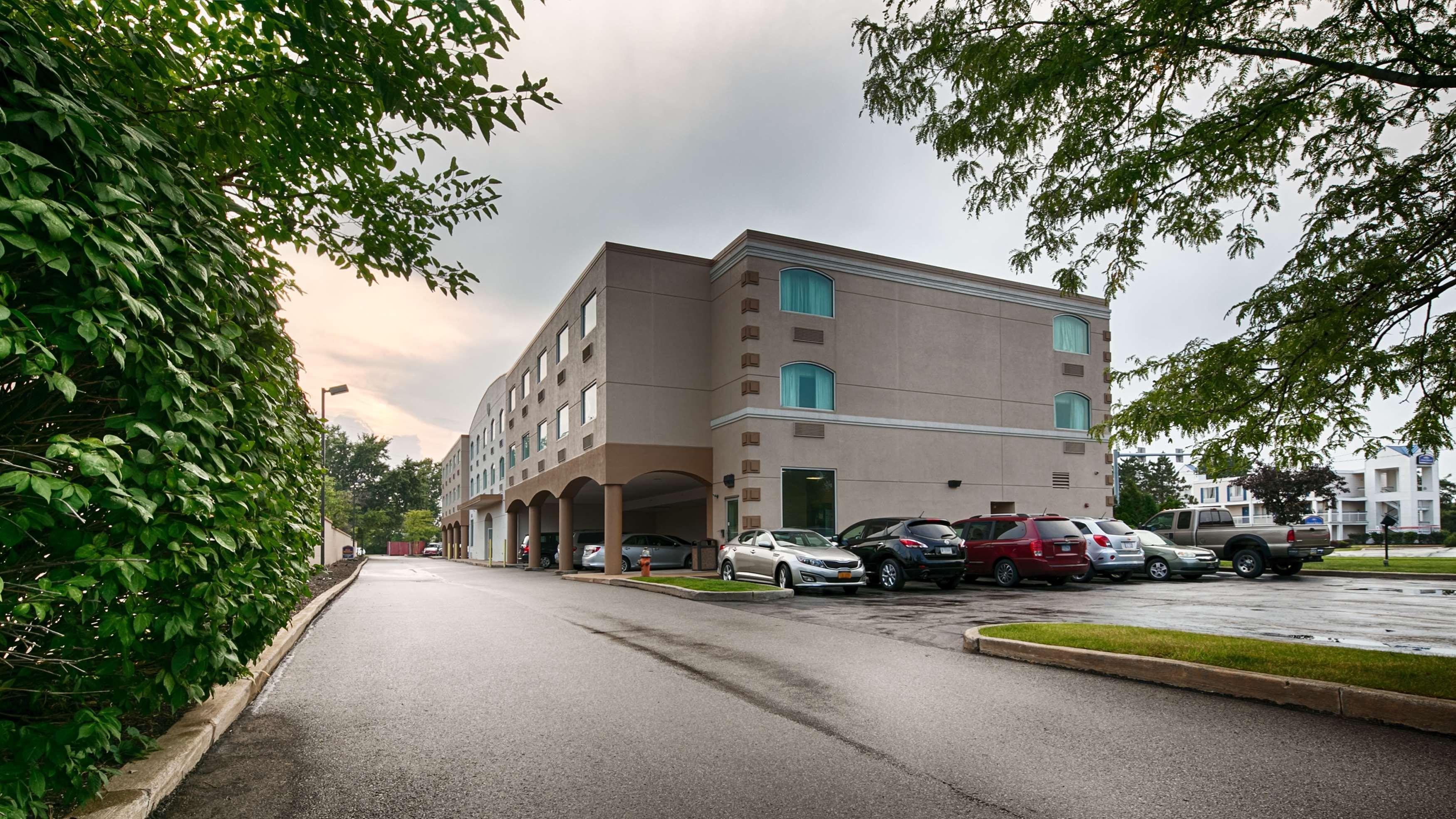 Brook Park Best Western Airport Inn & Suites Cleveland מראה חיצוני תמונה