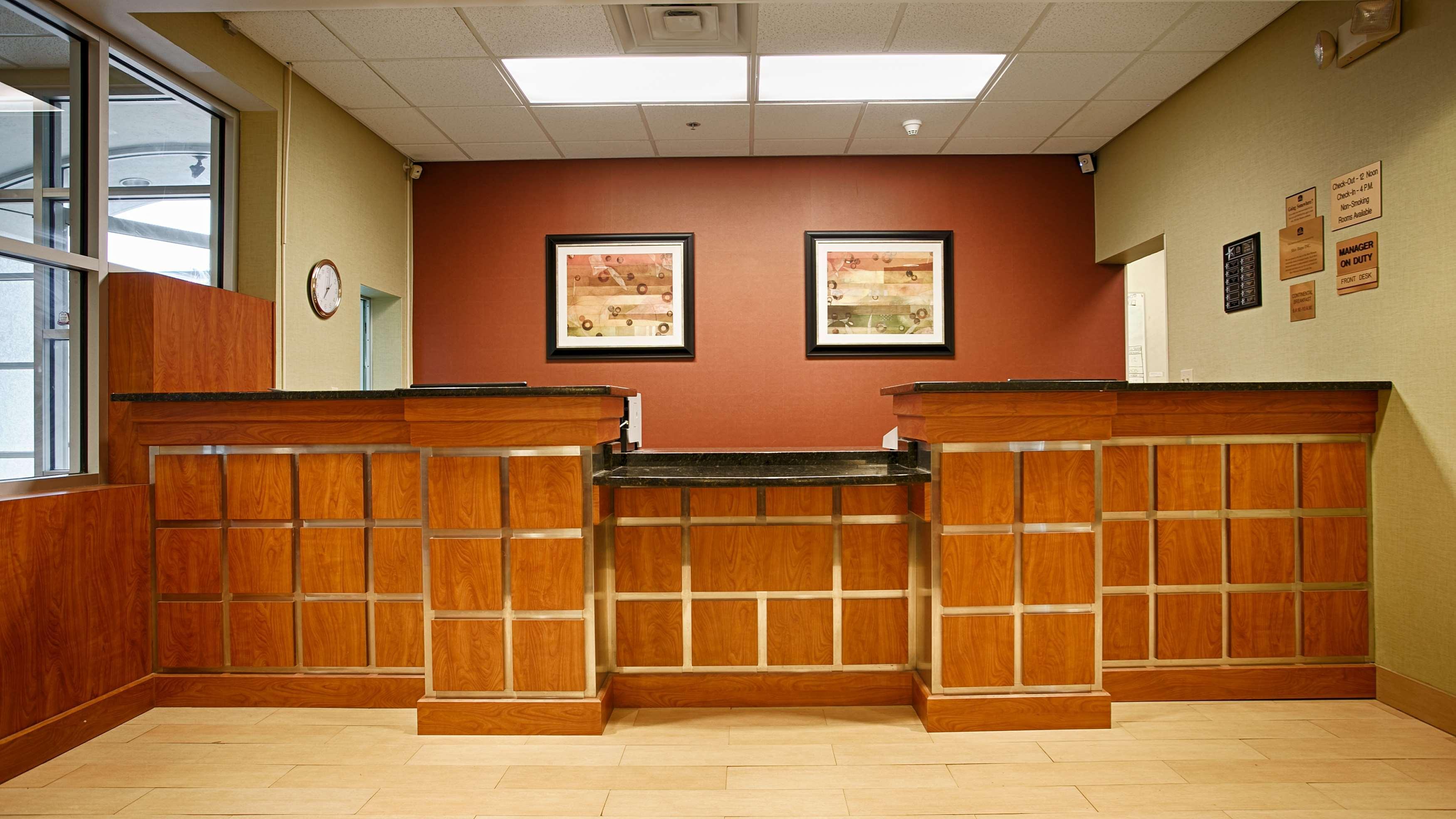 Brook Park Best Western Airport Inn & Suites Cleveland מראה חיצוני תמונה