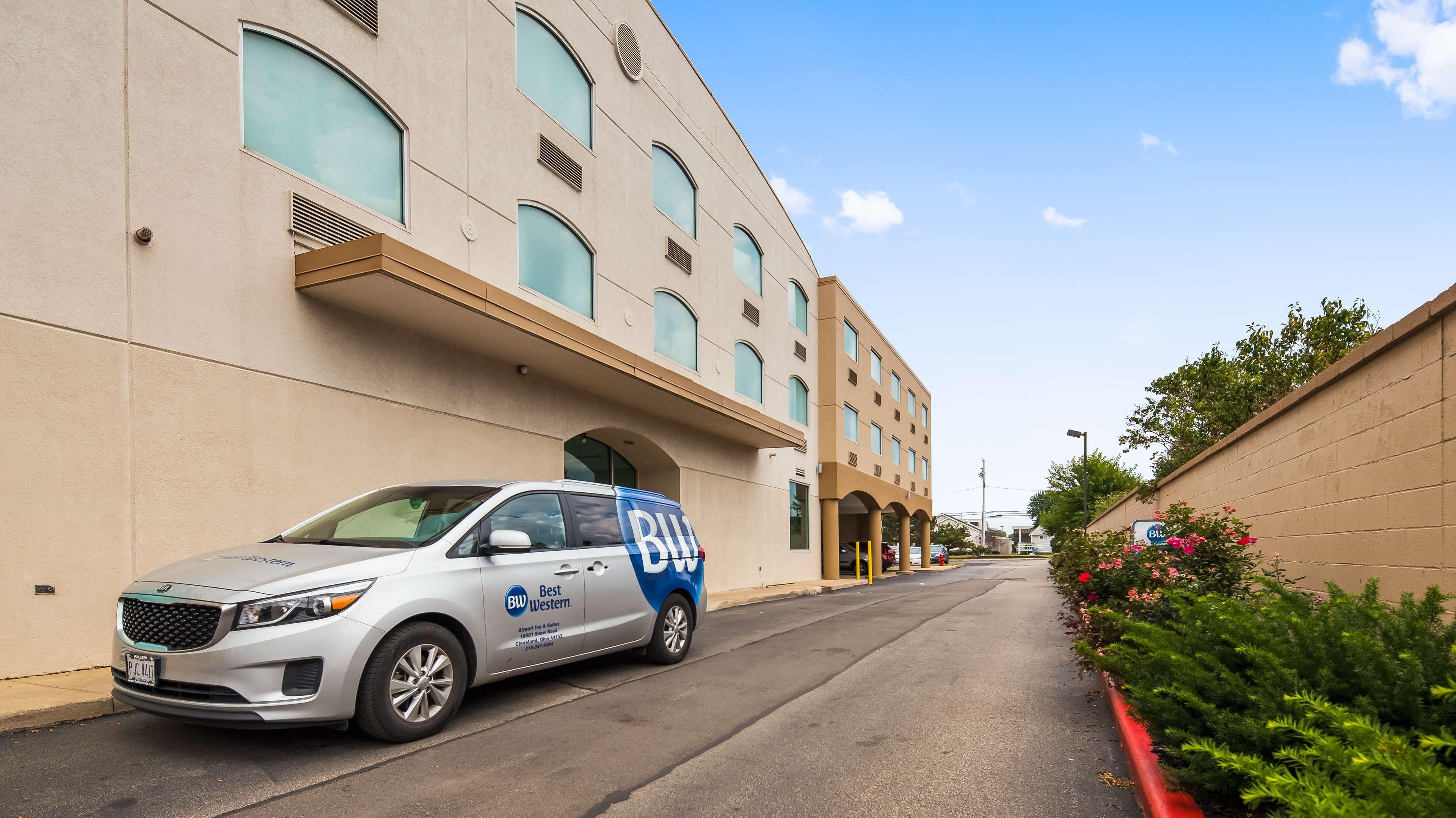 Brook Park Best Western Airport Inn & Suites Cleveland מראה חיצוני תמונה