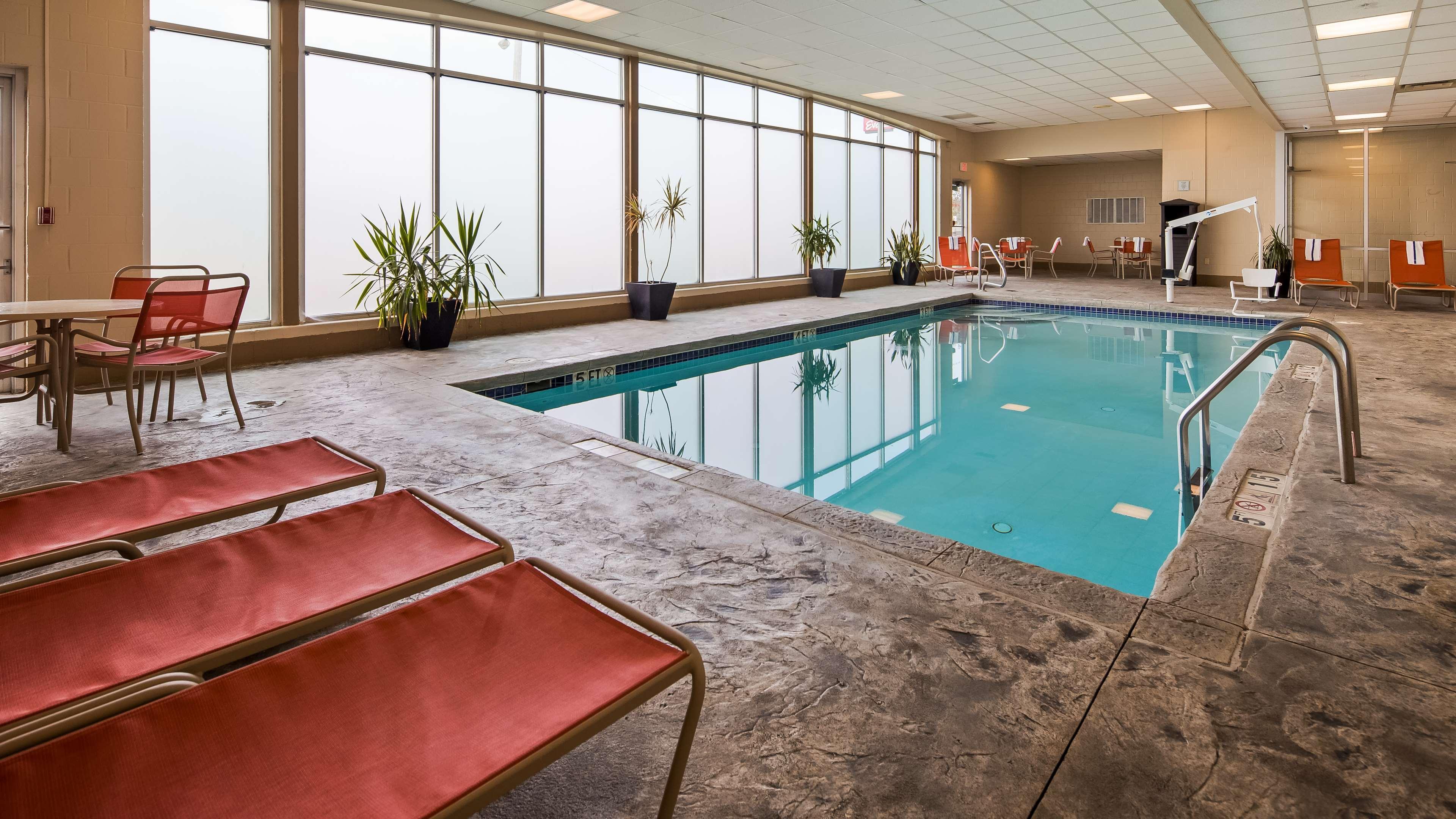 Brook Park Best Western Airport Inn & Suites Cleveland מראה חיצוני תמונה