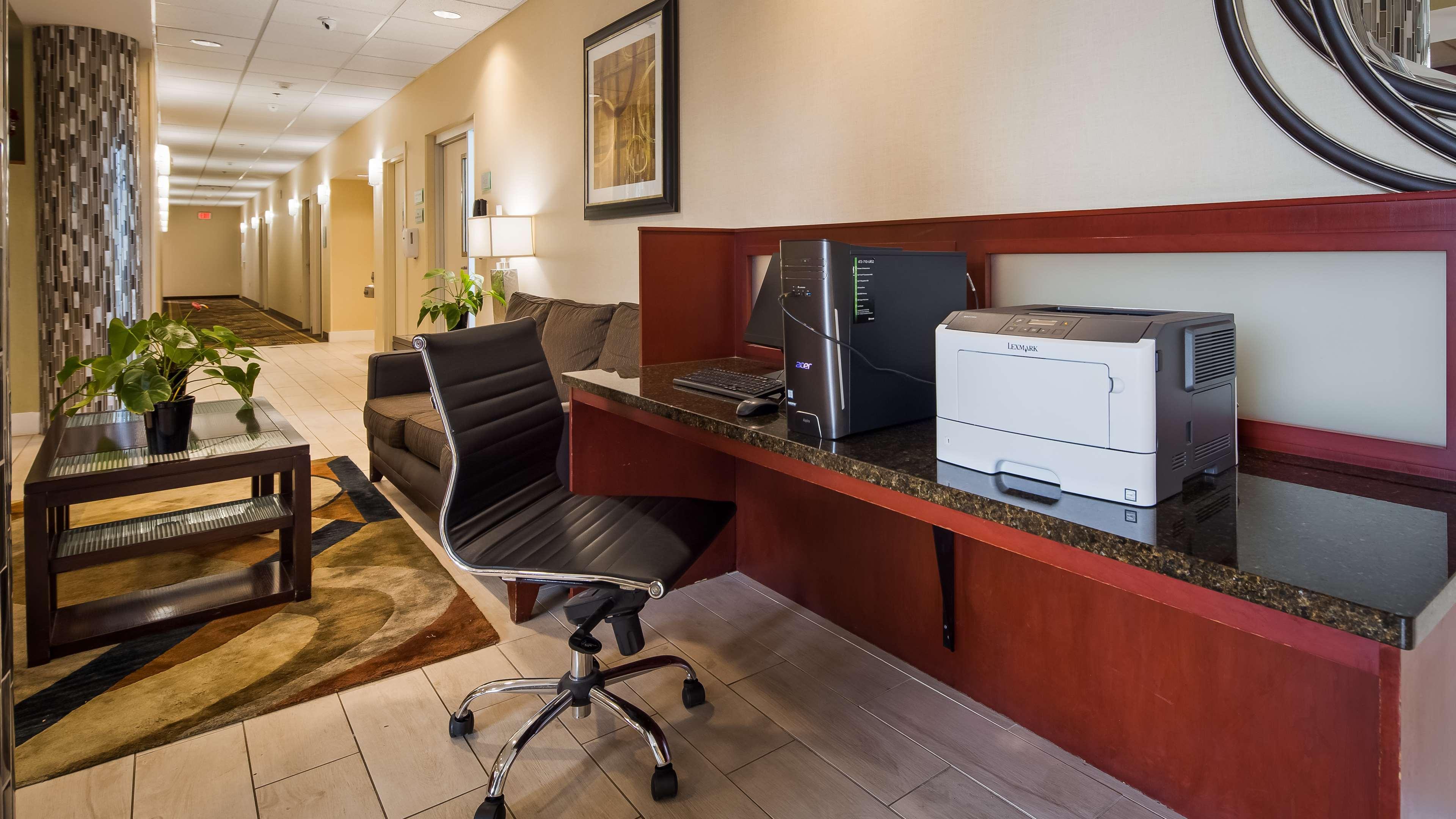 Brook Park Best Western Airport Inn & Suites Cleveland מראה חיצוני תמונה