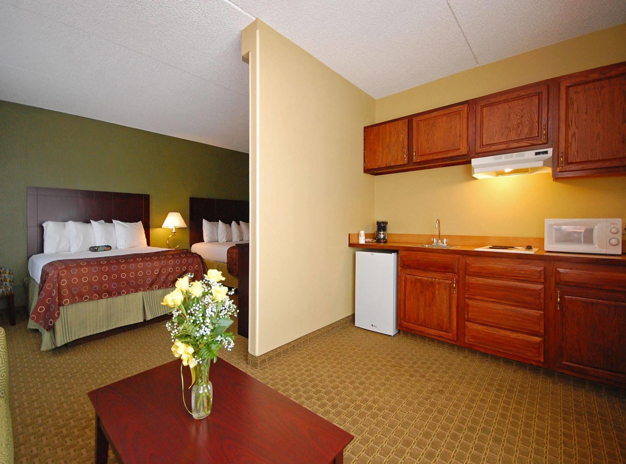 Brook Park Best Western Airport Inn & Suites Cleveland חדר תמונה