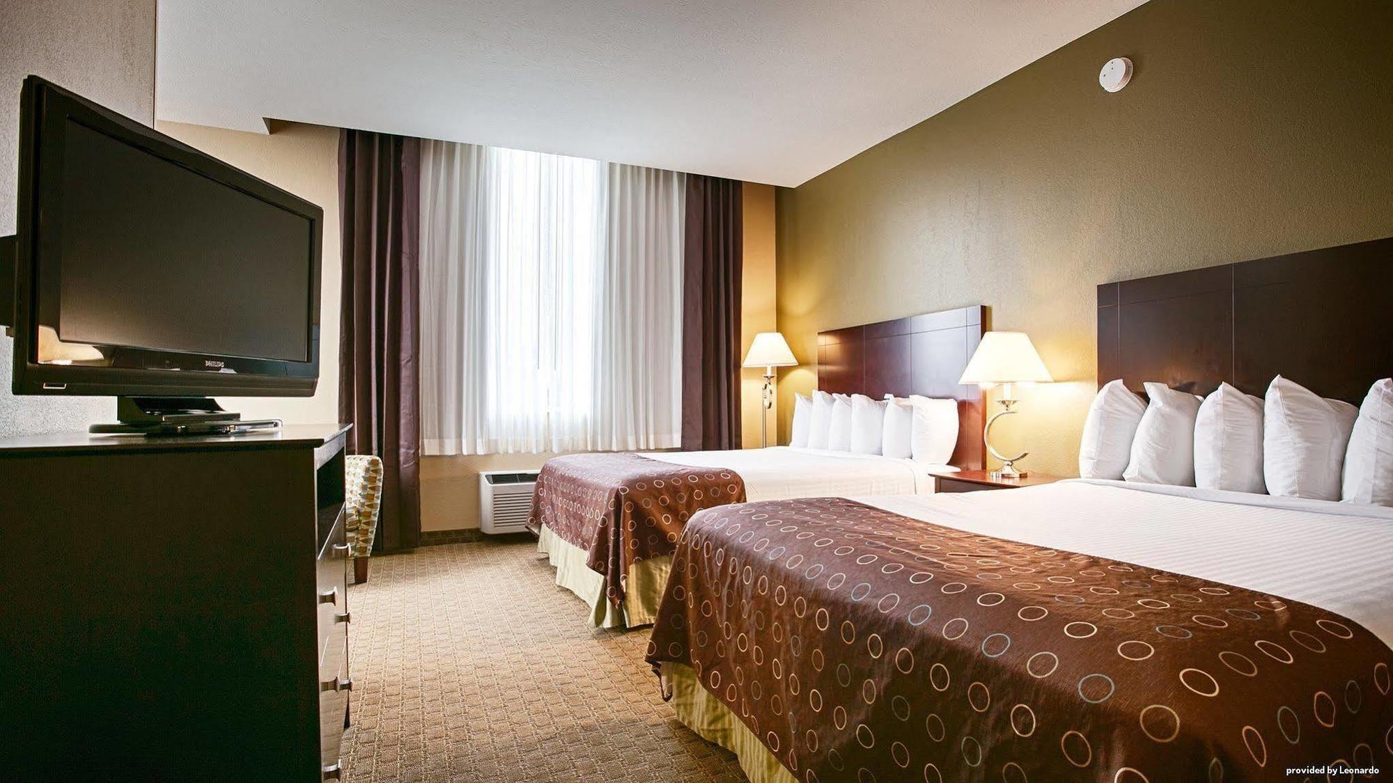 Brook Park Best Western Airport Inn & Suites Cleveland מראה חיצוני תמונה