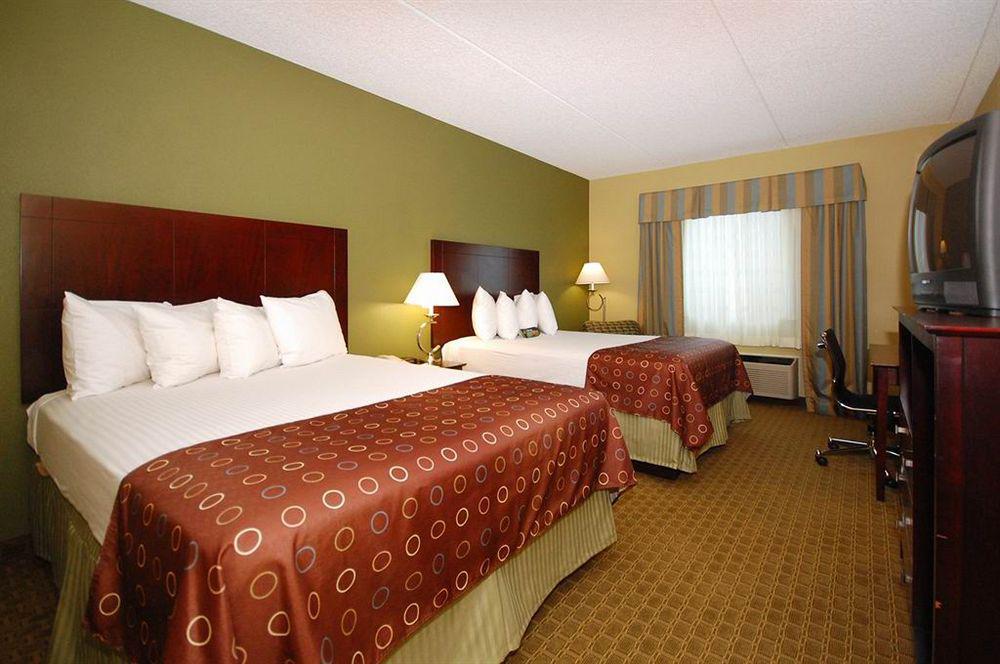 Brook Park Best Western Airport Inn & Suites Cleveland מראה חיצוני תמונה