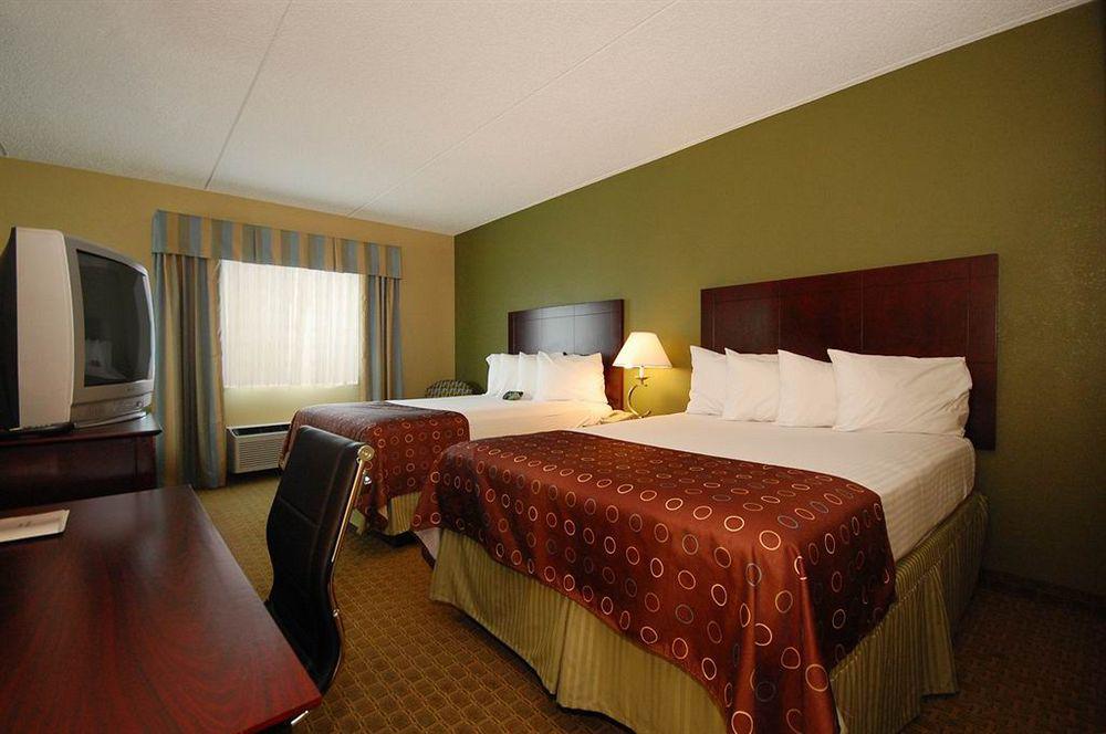 Brook Park Best Western Airport Inn & Suites Cleveland מראה חיצוני תמונה