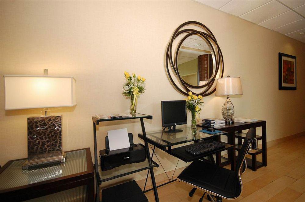 Brook Park Best Western Airport Inn & Suites Cleveland מראה חיצוני תמונה