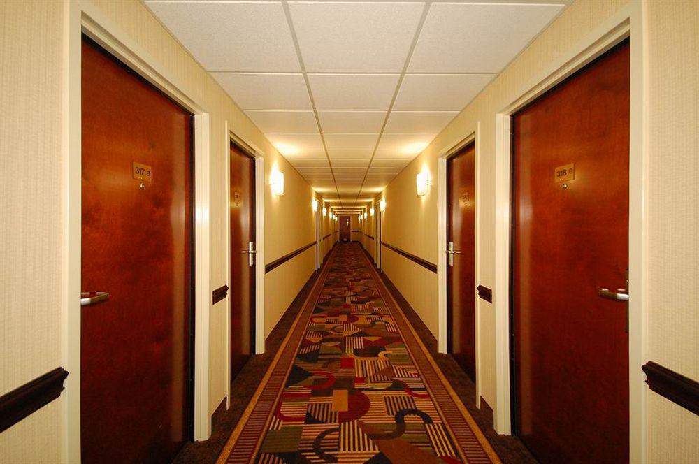 Brook Park Best Western Airport Inn & Suites Cleveland מראה חיצוני תמונה